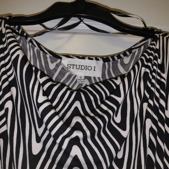 Studio I blk/wht dress w/red skirt & belt - Picture 4 of 5